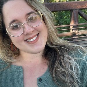 Meet your Posher, Cynthia